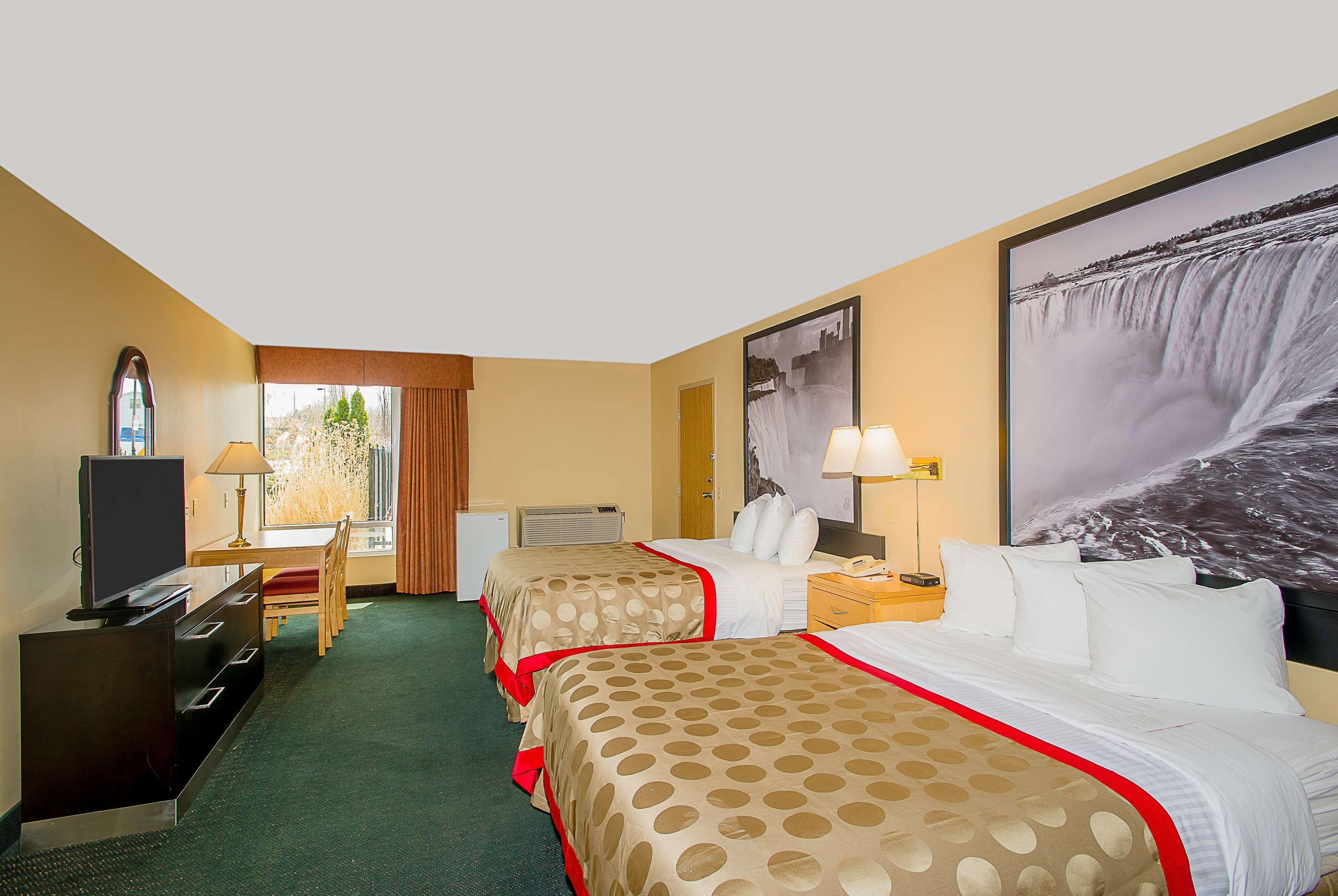 Ramada By Wyndham Niagara Falls Near The Falls Экстерьер фото