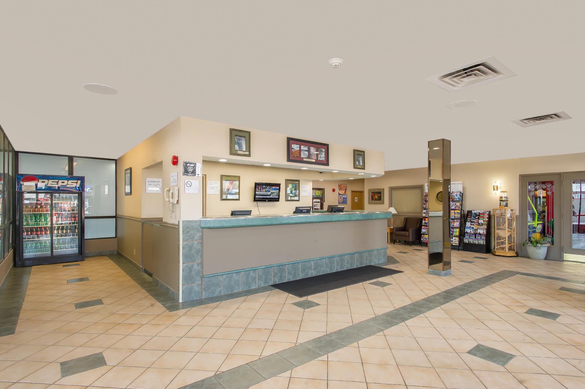 Ramada By Wyndham Niagara Falls Near The Falls Экстерьер фото