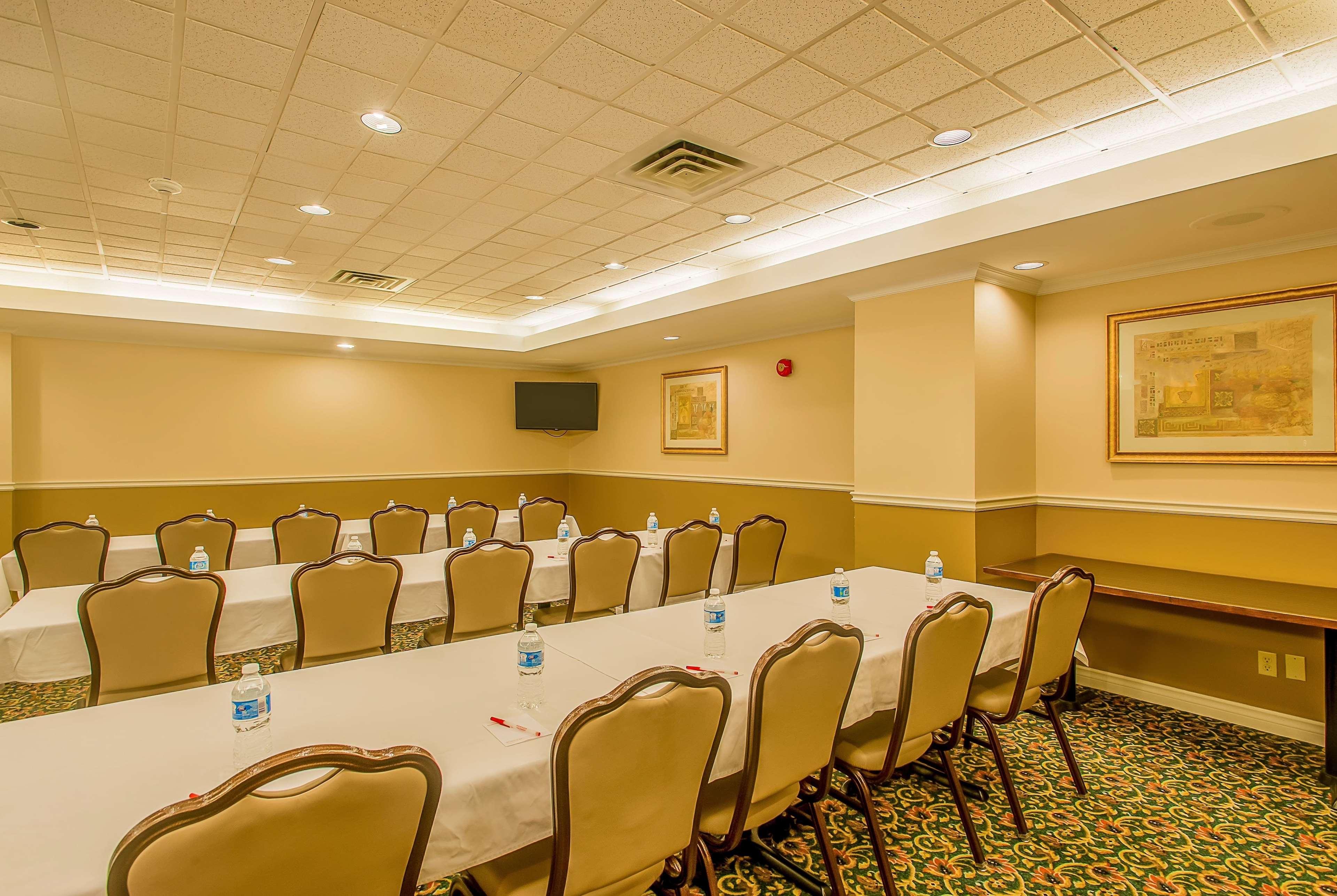 Ramada By Wyndham Niagara Falls Near The Falls Экстерьер фото