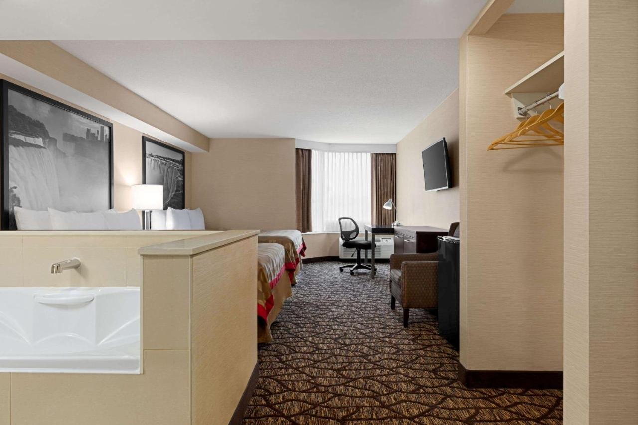 Ramada By Wyndham Niagara Falls Near The Falls Экстерьер фото
