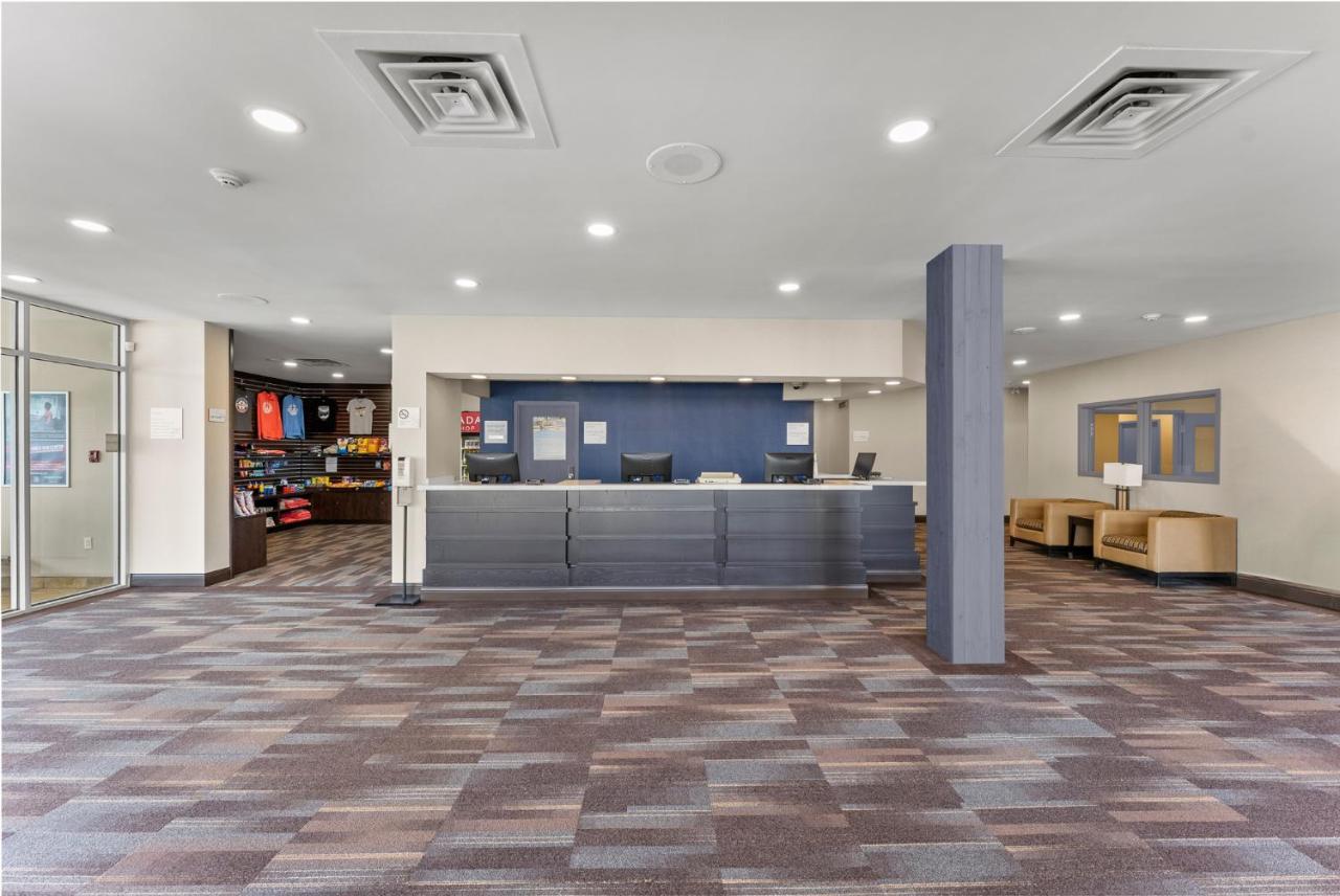 Ramada By Wyndham Niagara Falls Near The Falls Экстерьер фото