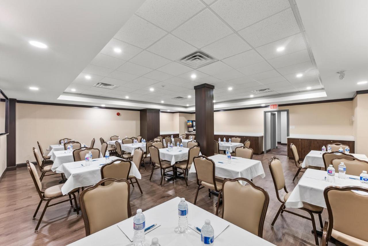 Ramada By Wyndham Niagara Falls Near The Falls Экстерьер фото