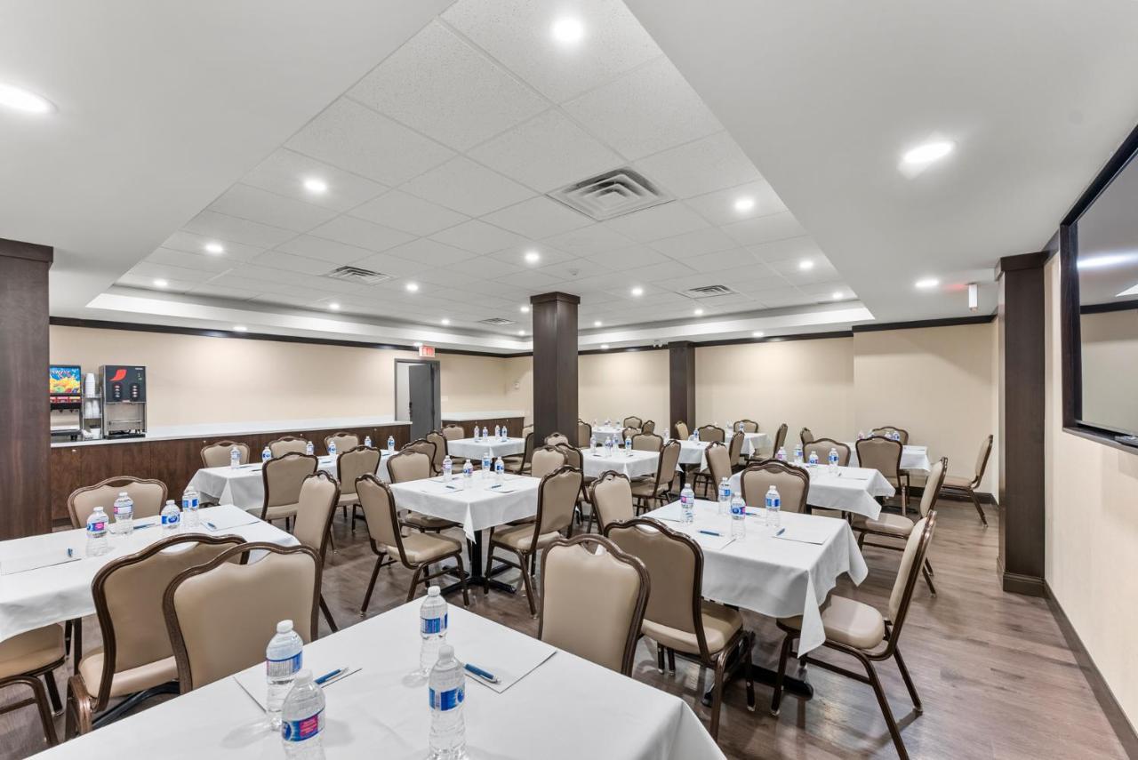 Ramada By Wyndham Niagara Falls Near The Falls Экстерьер фото